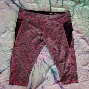 AVIA WORKOUT CAPRIS SIZE XL